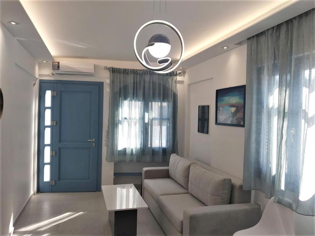 Located By The Sea One Beachfront Private Captain Lazaros Pool Villa With Loft In 750Sqm Spacious Private Plot-Jacuzzi-Sunrelax-Furnished Terace-Gazebo-Private Parking,Sleep 3 Adults And 2 Children, Just Steps From The Black Beach-Seaview Perissa  Exterior foto